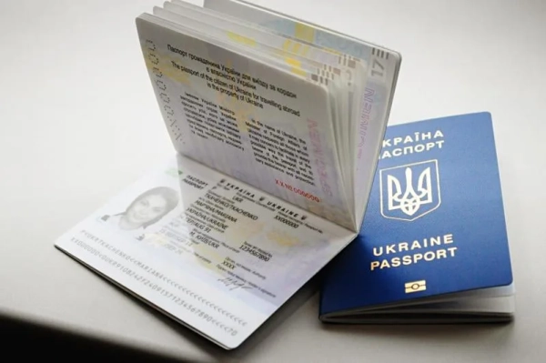 Термін отримання паспортів у консульствах для українців за кордоном скоротять - МЗС