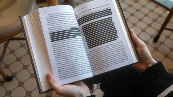 Російська цензура нищить книги: вирізає теми війни та ЛГБТК+