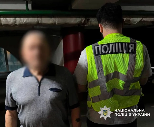 У Києві чоловік вистрілив із рушниці та випадково поранив перехожу