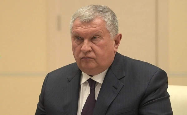 Сєчін б’є на сполох: Україна завдає безпрецедентних ударів по НПЗ Росії