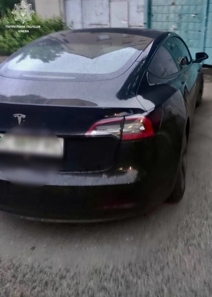 Киянин викрав Tesla з АЗС після дорожнього конфлікту:…