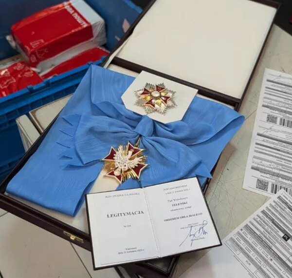 Зеленський повернув Орден Білого Орла Польщі через “Нову Пошту”