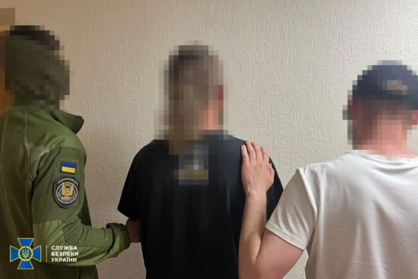 Викрили! На пошті в Києві затримали чоловіка, що…