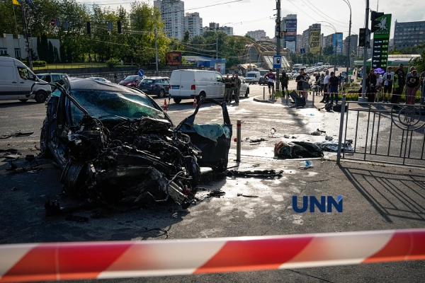 Mercedes прорвався у київський підземний перехід: шокуючі кадри…