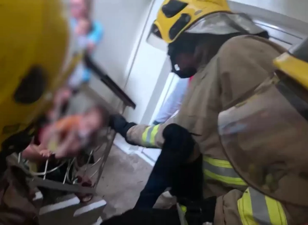 Рятувальники звільнили дворічного хлопчика, який застряг головою в металевій огорожі…