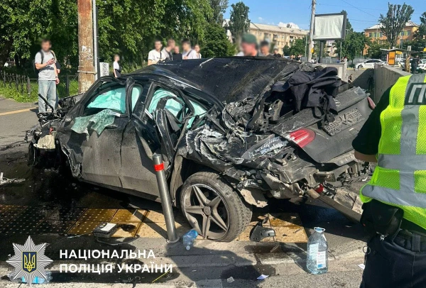 Mercedes влетів у підземний перехід: шокуючі деталі ДТП…