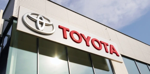 Світові продажі Toyota падають четвертий місяць поспіль