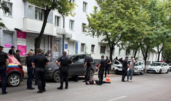 Поліція Дніпра розслідує конфлікт: стрілянина та бійка в центрі міста
