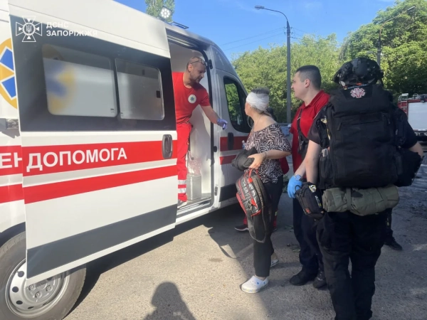 Росія вдарила по Запоріжжю: промислова інфраструктура під ударом, 8 поранених