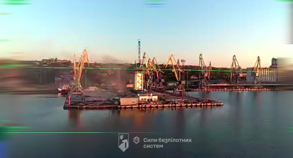 Порт Маріуполя знеструмлено, окупанти втратили важливий логістичний вузол - "Азов"