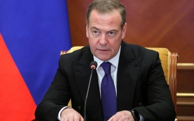 “Жодних правил більше немає”. Медведєв влаштував істерику після діпстрайків України