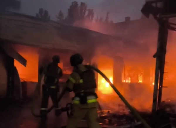 Вогонь охопив Шулявку: наслідки атаки на МАФи та кіностудію Довженка.