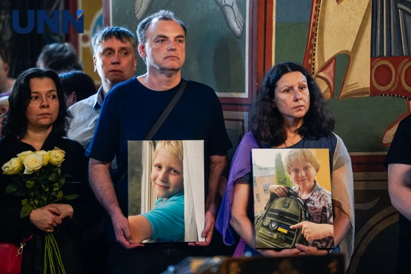 Київ прощається з 12-річним хлопчиком, чиє життя обірвала смертельна ДТП