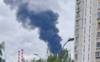 Нафтопереробний завод у Москві охопила пожежа внаслідок атаки України — є відео