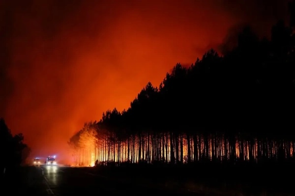 Греція бореться з вогнем: троє героїв-рятувальників загинули під час гасіння масштабних пожеж на Криті.