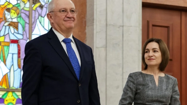 Санду прийняла відставку прем'єра Молдови Мунтяну