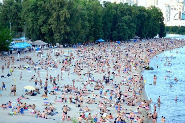 Де освіжитися в Києві: найкращі пляжі та басейни для вашого літнього релаксу