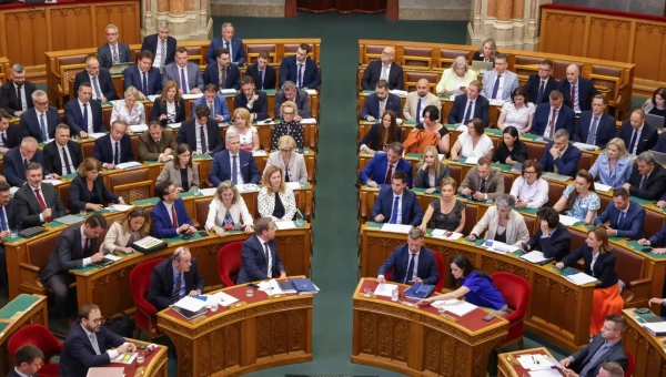 Парламент Угорщини скасував ключові повноваження президента