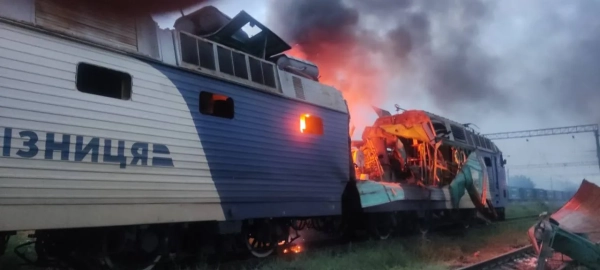 Ворог цілить по сталевих шляхах: Дніпропетровщину сколихнули вибухи, знищено два локомотиви
