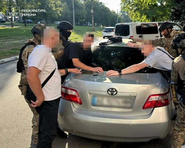 Напад на дніпровського волонтера: викрали $11 тис. для ЗСУ, трьом фігурантам оголошено про підозру