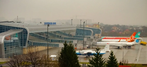 Аеропорти “Львів” та “Бориспіль” відновлять роботу: Садовий назвав терміни