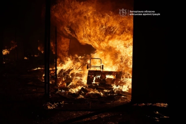 Фото з місця пожежі в Запоріжжі