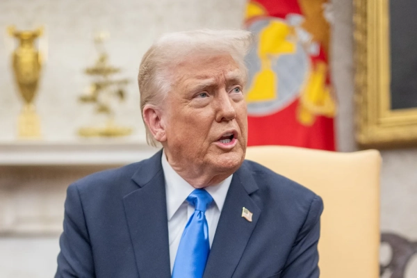 Трамп вимагає від Ірану оплату за захист Ормузької протоки та погрожує жорсткою відповіддю
