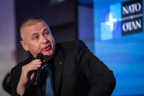 Угорщина повертає довіру НАТО, закриваючи двері для Росії