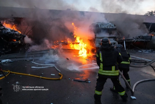 Фото наслідків удару по складу у Запоріжжі