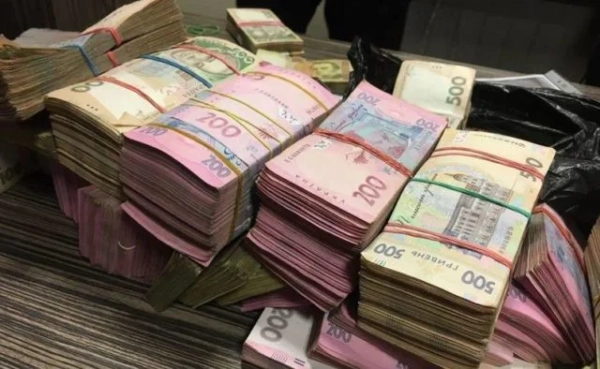 Київські аферисти викрали мільйон у пенсіонерки, видавши себе за СБУ