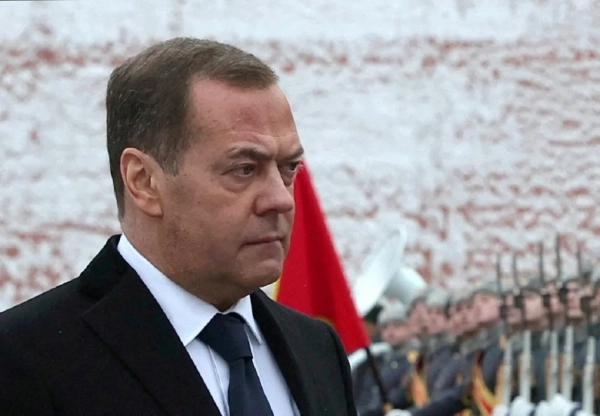 Медведєв закликає Британію до “нестерпного життя”: як це вплине на енергетику та суспільство