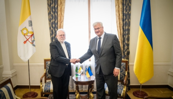Зустріч Сибіги зі спецпосланцем Папи Римського про обмін бранцями з Росією.