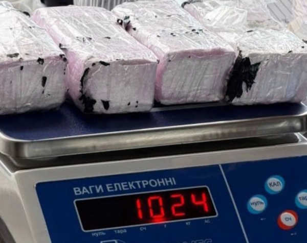 Правоохоронці нейтралізували наркотрафік: вилучено кокаїн на пів сотні тисяч доларів