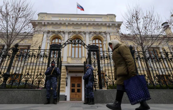 Європейська розвідка б’є на сполох: Росію охопить “вибухова” банківська криза через війну