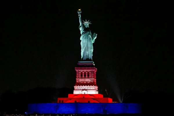 Франція вшановує 250-річчя США: Ейфелева вежа та Статуя Свободи засяяли святково