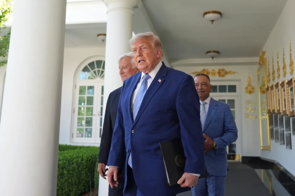 Світові лідери вишикувалися до Трампа на похороні Грема — Politico