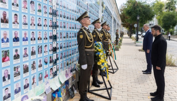 Президент України та глава уряду Ірландії вшанували пам’ять українських полеглих захисників.