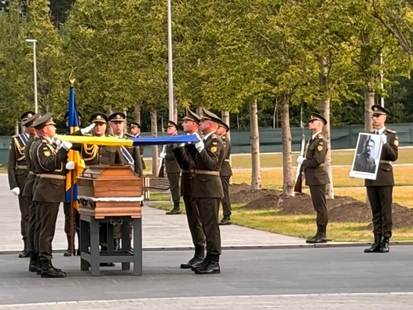 Євгена Коновальця, першого голову ОУН, урочисто перепоховали на військовому меморіалі
