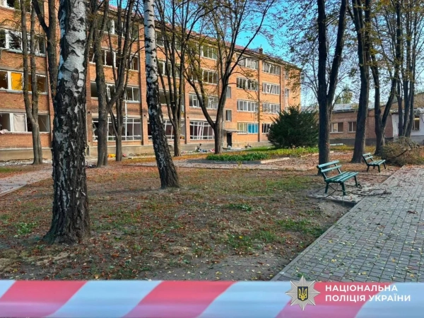 Ракетний удар по Києву: гімназія та медзаклад зазнали пошкоджень