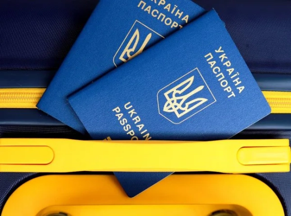 Податківці відстежуватимуть виїзди українців за кордон: нова функція для контролю