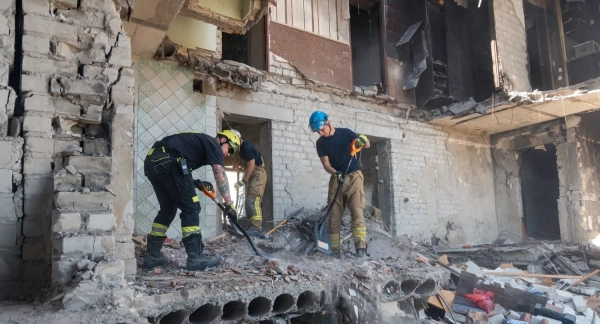 Харків: Розчищено понад 100 тонн сміття після нічного удару по житловому будинку