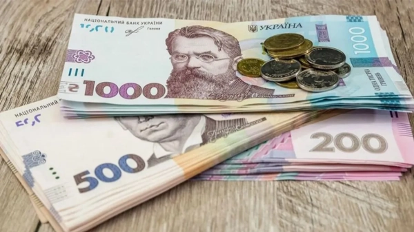 Українців чекають святкові виплати: дізнайтеся, хто отримає надбавки до Дня Незалежності