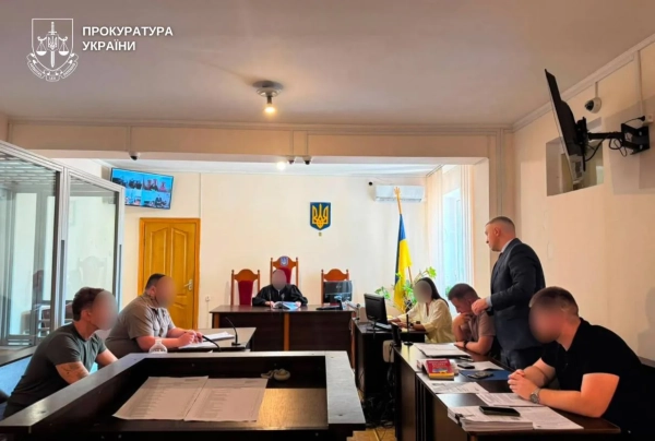 Директора мовної школи на Хмельниччині взяли під варту через підозру у розбещенні учениць