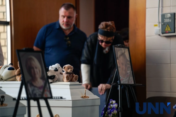 Кияни прощаються з родиною, обірваною ударом агресора на Пухівщині