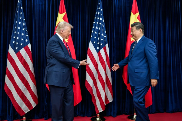 Китай та США посилюють тиск санкціями напередодні зустрічі Сі та Трампа