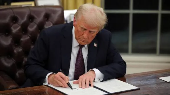 Трамп продовжив на 90 днів дозвіл іноземним судам перевозити нафту між портами США