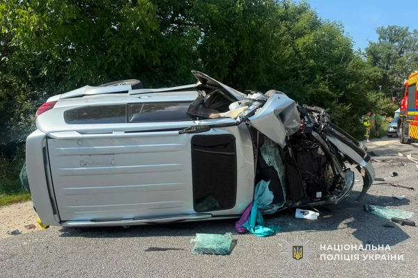 Троє автомобілів зіткнулися біля Тернополя: є постраждала дитина
