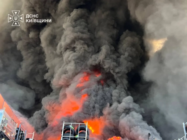 Київщина: Логістичні об’єкти палають після ударів РФ — дивіться наслідки атаки