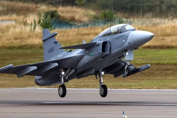 Saab вперше підняла в небо Gripen F: чому двомісний винищувач відкриває нові горизонти для України