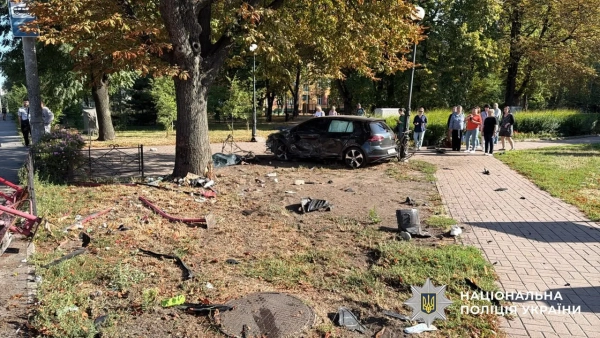 Керівник МВС оприлюднив момент аварії на київській зупинці